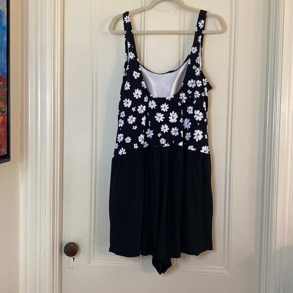 SlimSwim 3X swimsuit Black and White Vinca Floral Print Tank style with Shorts - Picture 2 of 12